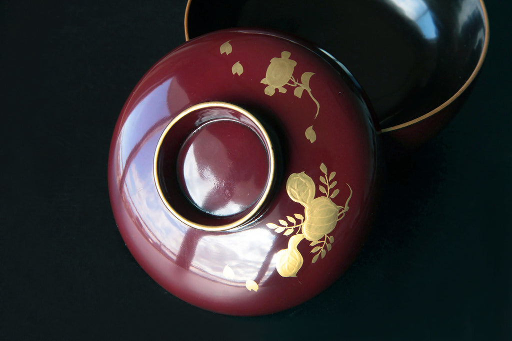 Japanese Urushi Lacquerware with gold Makie drawing. Lidded soup bowl. 