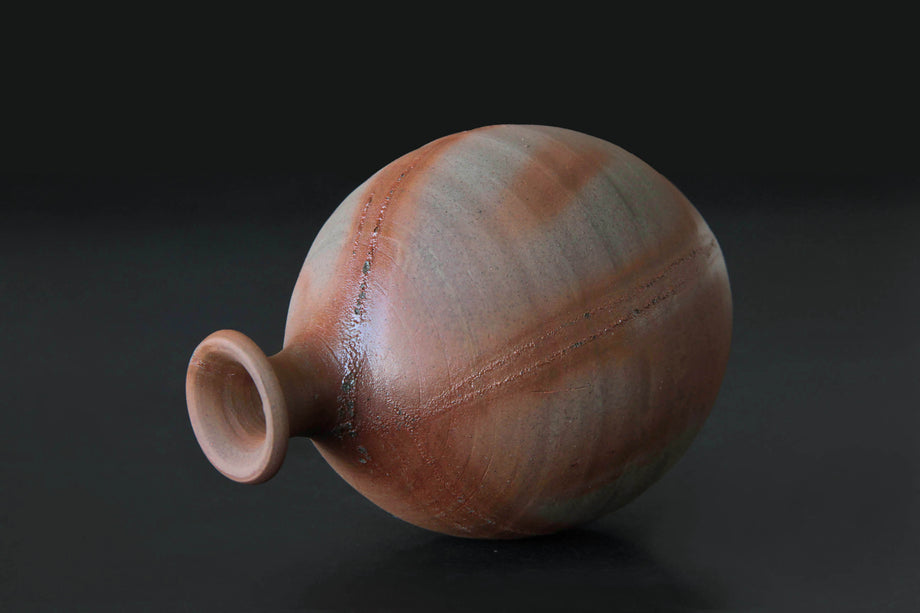 Bizen Ware Sake Bottle with Hidasuki Markings - Japanese Wood