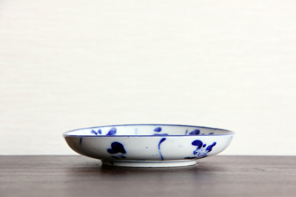 Antique Chinese tableware, blue and white small plate