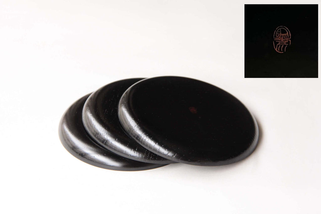 Small wooden plate with natural Urushi lacquer by Kyoto Zohiko.