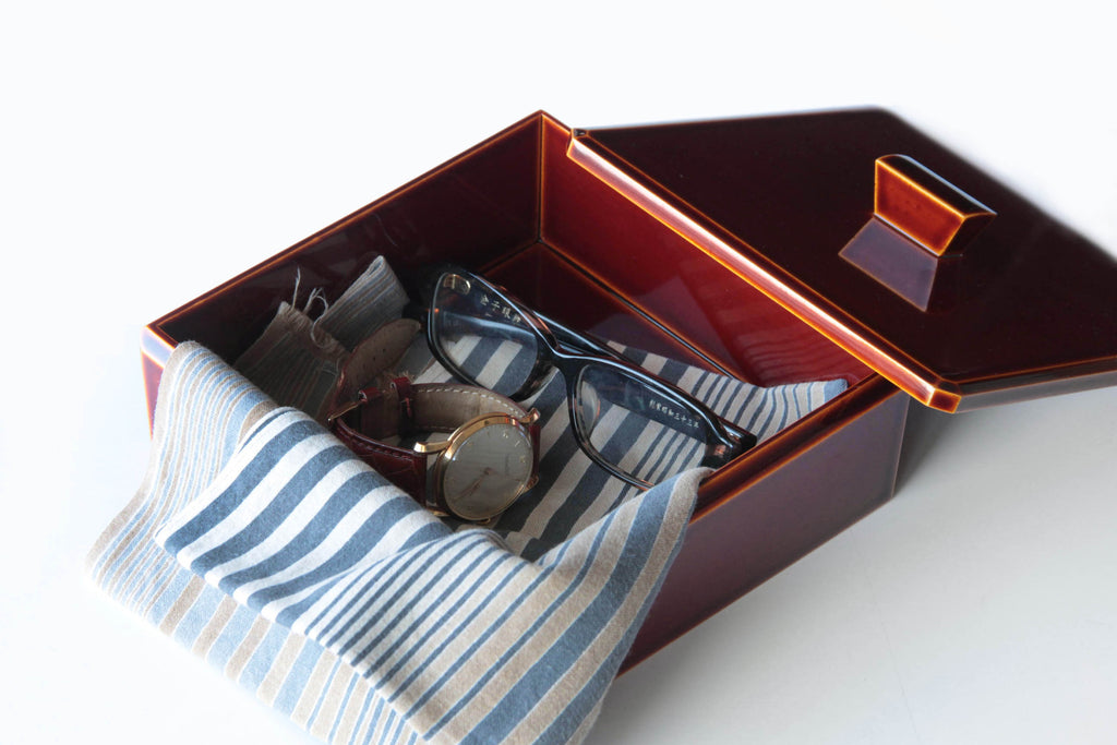 Hida Shunkei wooden box with beautiful colors. Finished with natural Urushi lacquer. 