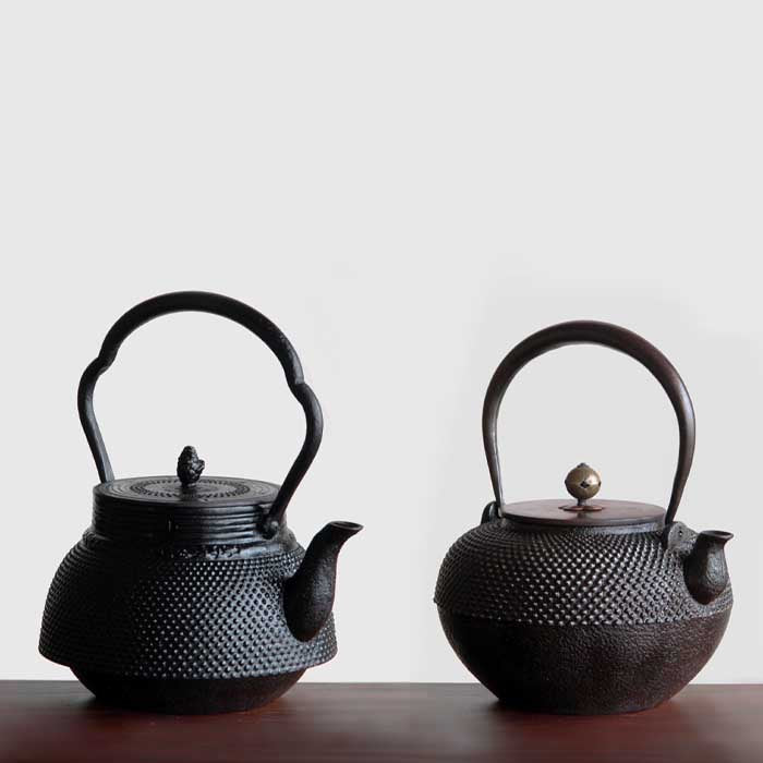 Japanese iron kettle, Nanbu Tetsubin for boiling water.