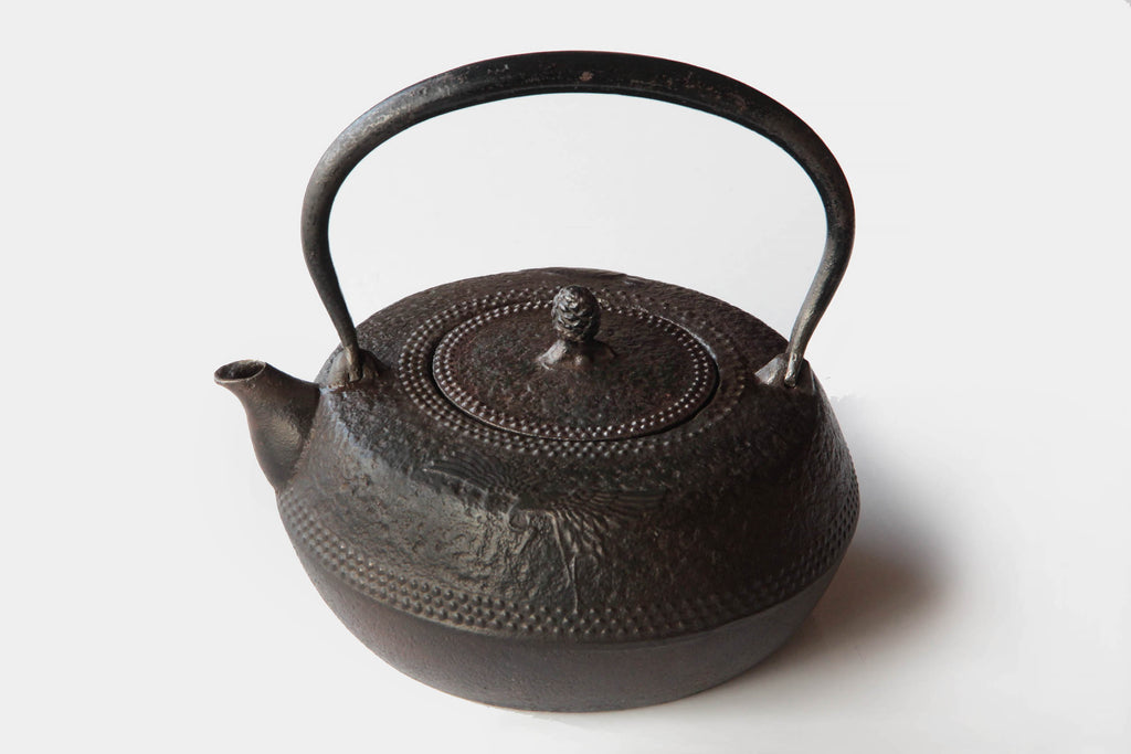 Japanese iron kettle. nanbu Tetsubin tea ware