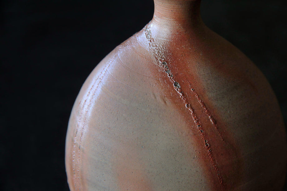 Bizen Ware Sake Bottle with Hidasuki Markings - Japanese Wood