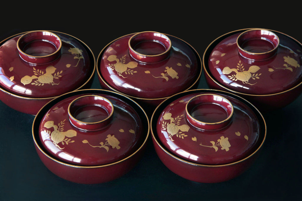 Japanese Urushi Lacquerware with gold Makie drawing. Lidded soup bowl. 