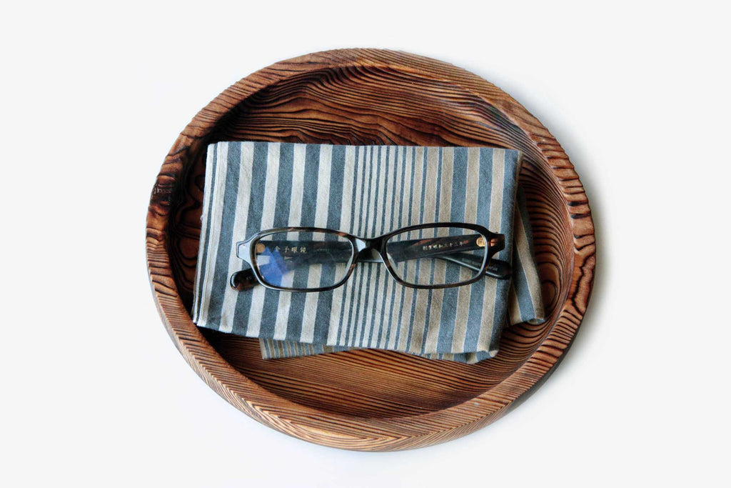 Japanese cedar tray with beautiful wood grain.