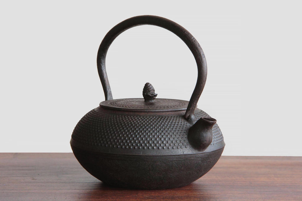 南部鉄瓶 笹葉模様 / Vintage Bamboo Leaf Tetsubin Japanese-iron-kettle_c7ef54df-