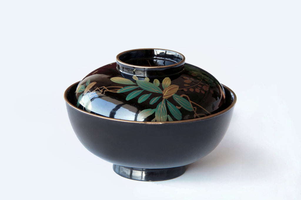 Japanese tableware. Lidded bowl with Urushi lacquer.