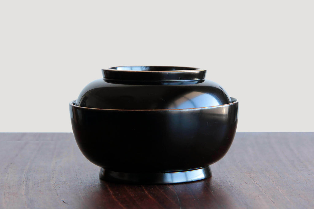 Black wooden bowl with lid. Classic Japanese tableware. With beautiful natural Urushi lacquer.