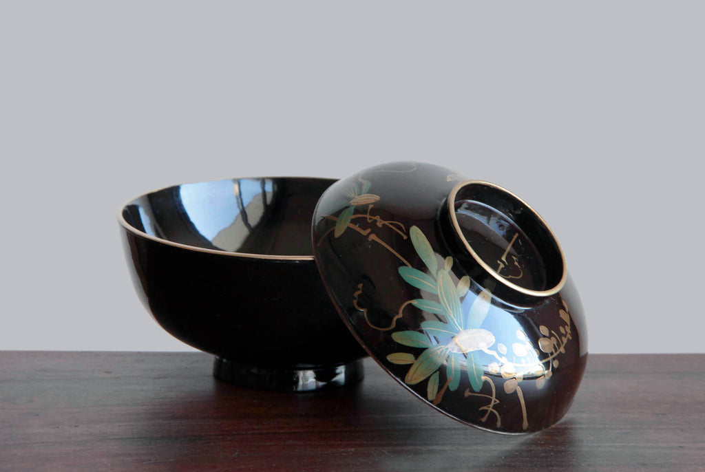 Japanese tableware. Lidded bowl with Urushi lacquer.