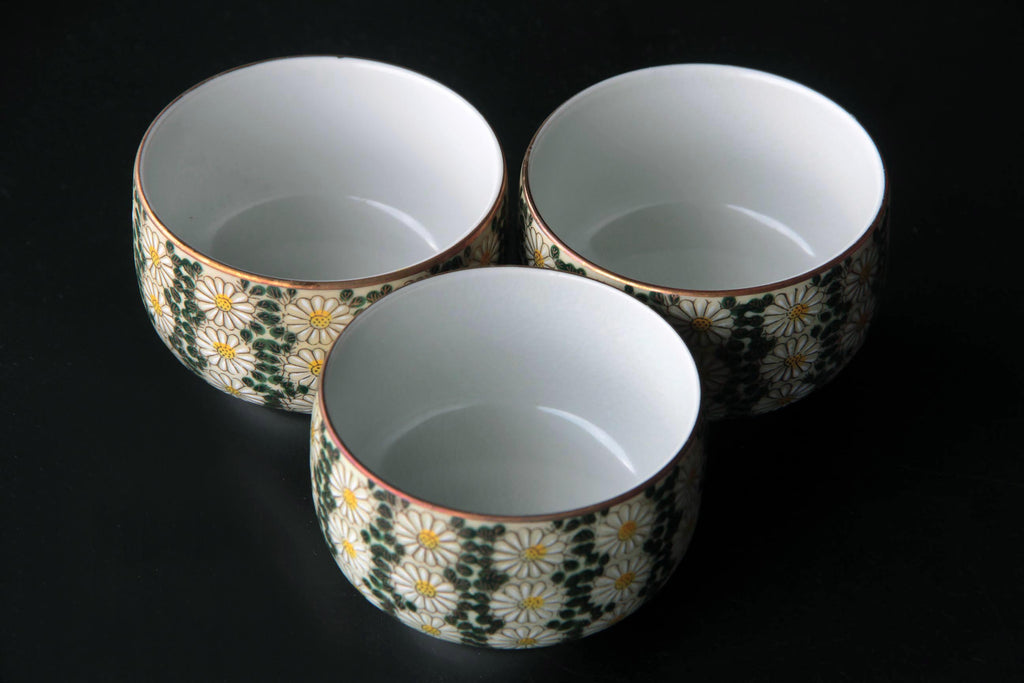 Kutani pottery tea cup with lid. Japanese ceramics 