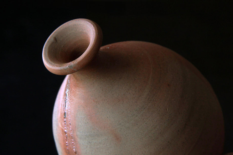 Bizen Ware Sake Bottle with Hidasuki Markings - Japanese Wood
