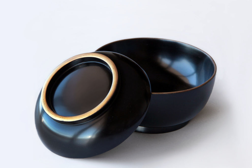 Black wooden bowl with lid. Classic Japanese tableware. With beautiful natural Urushi lacquer.