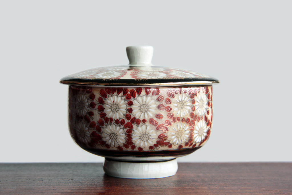 Lidded tea cup. Japanese Kutani pottery