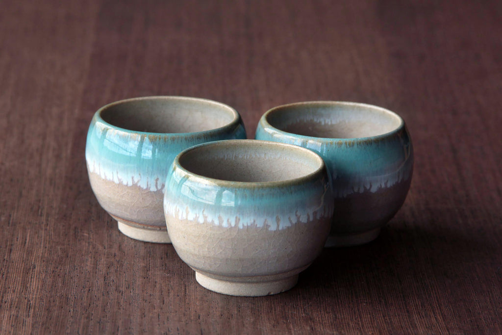 blue and green glaze round shape tea cup from Agano ware.