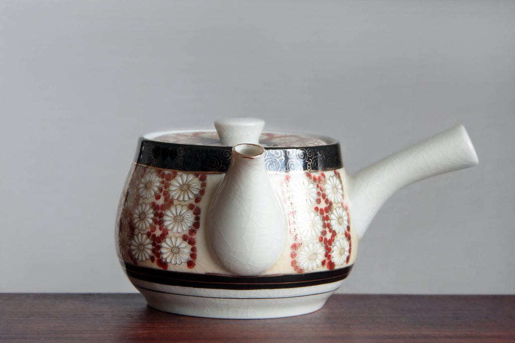 Ceramic tea pot. Japanese Kutani pottery