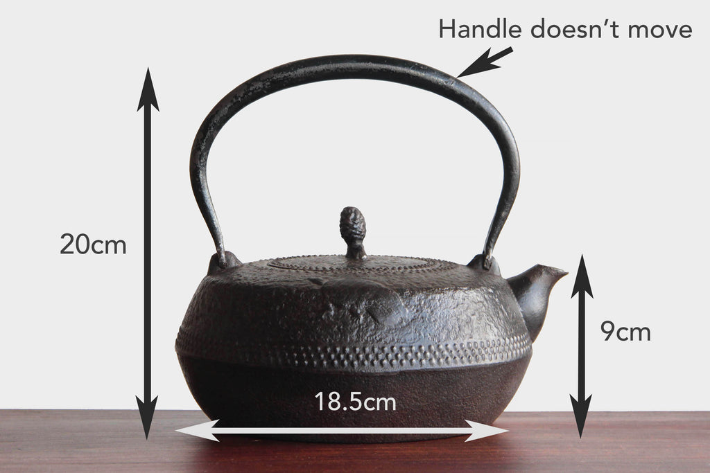 Japanese iron kettle. nanbu Tetsubin tea ware