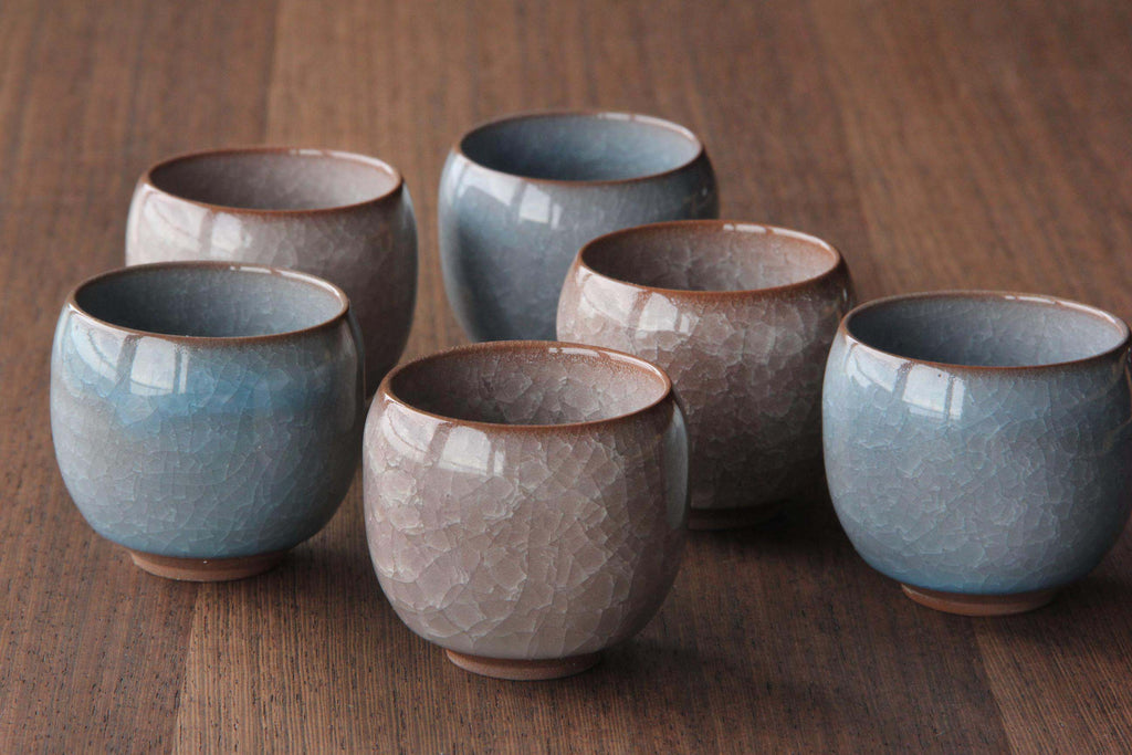 crackle glaze tea cup. round shape small cup.