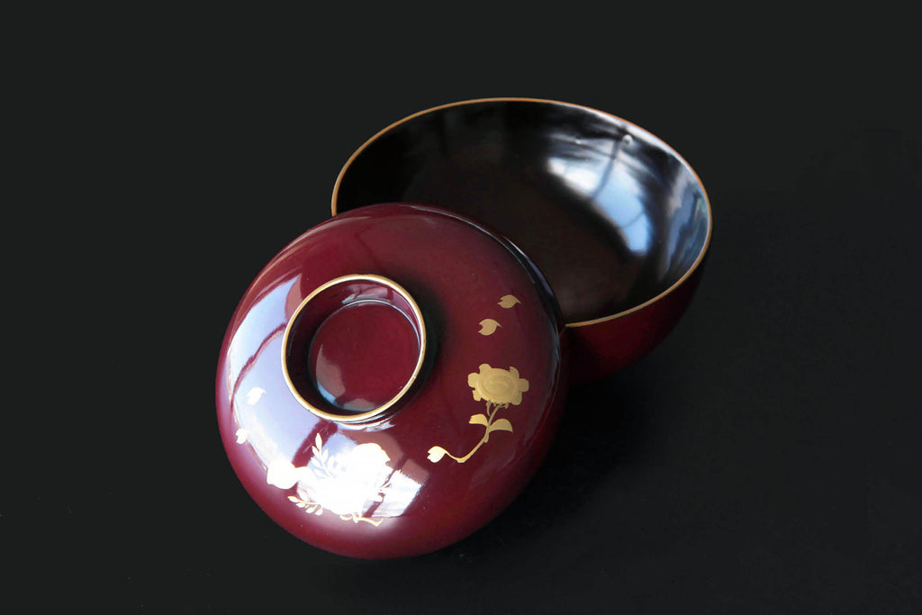 Japanese Urushi Lacquerware with gold Makie drawing. Lidded soup bowl. 