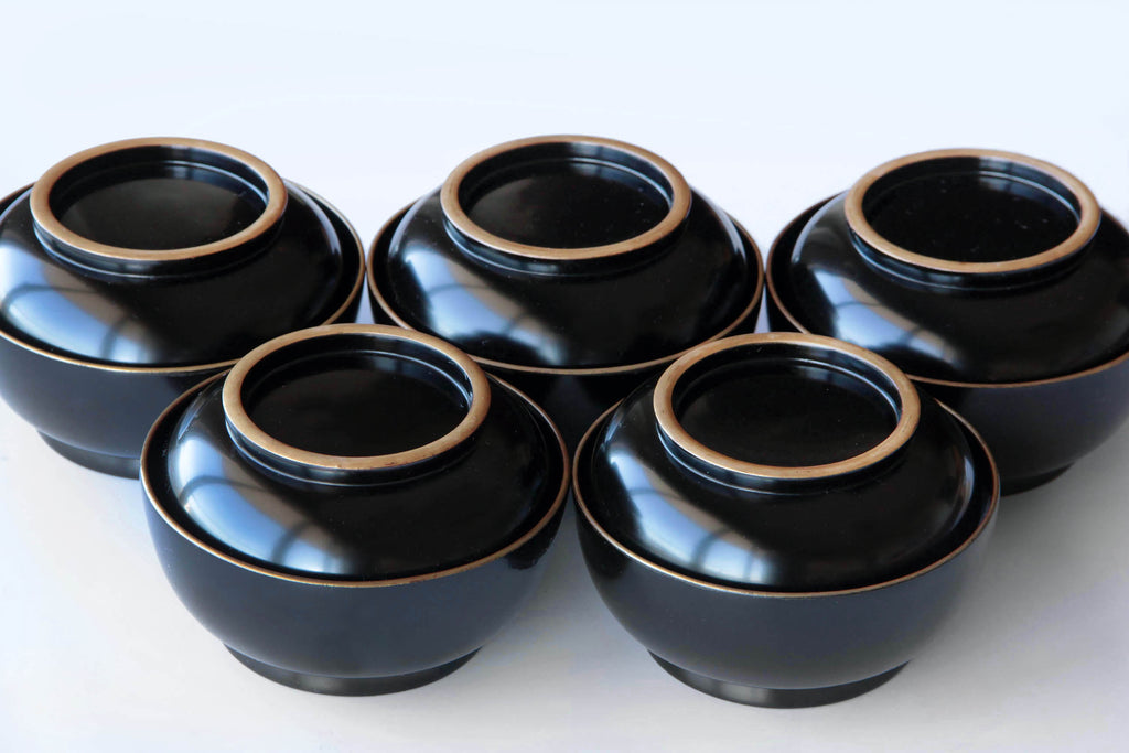 Black wooden bowl with lid. Classic Japanese tableware. With beautiful natural Urushi lacquer.