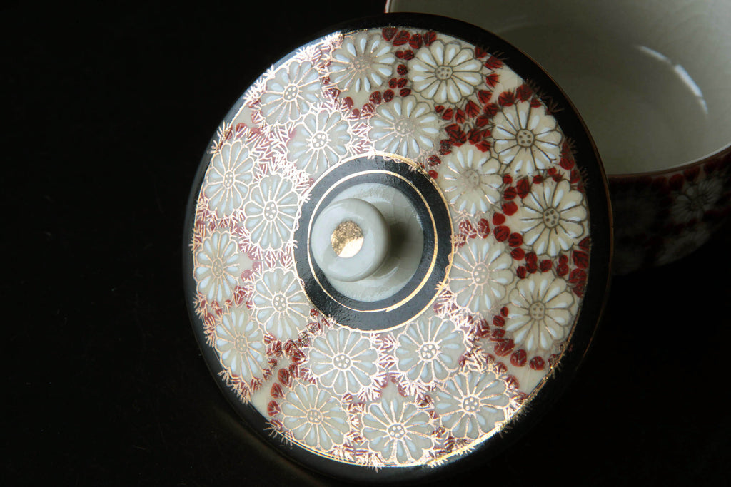 Lidded tea cup. Japanese Kutani pottery