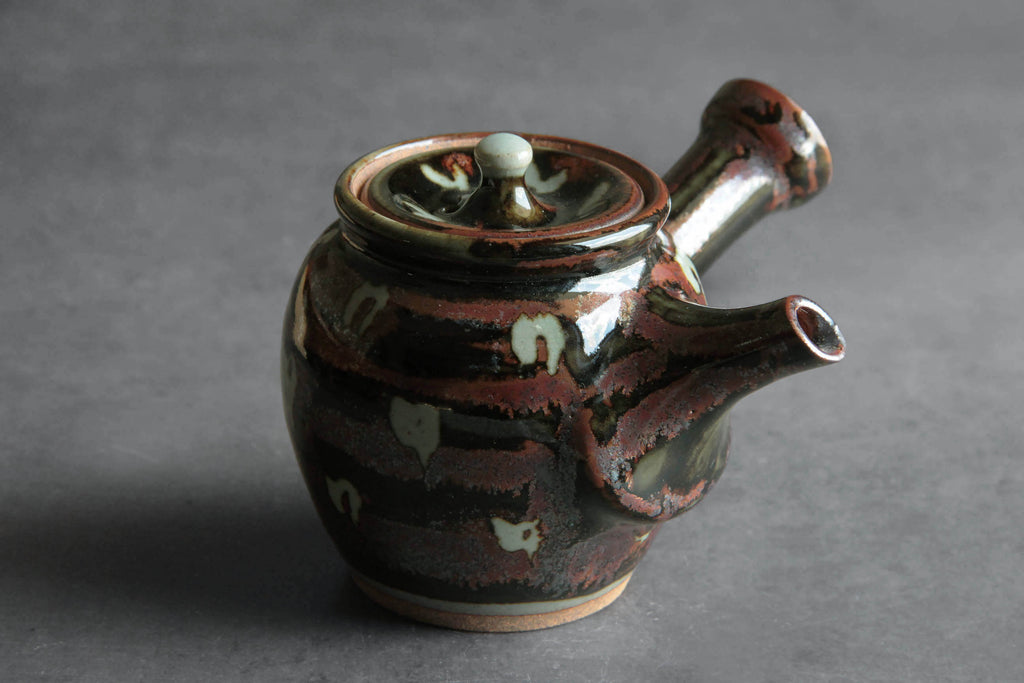 Straight front view of a handcrafted
Japanese Kyusu teapot with side handle
and spout