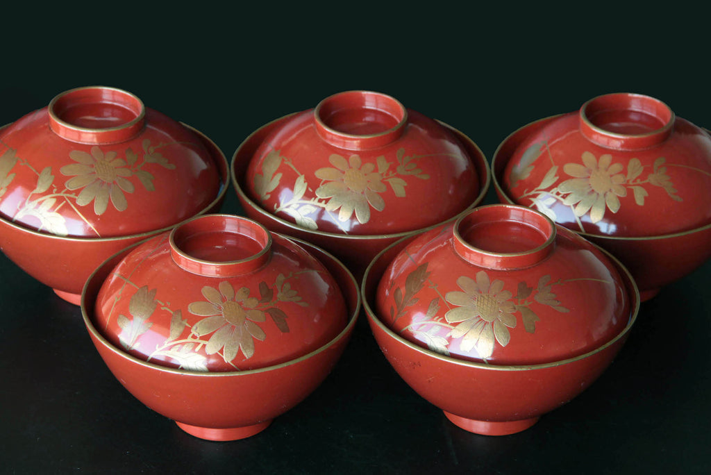 Beautiful Japanese lacquer ware with Makie drawing.