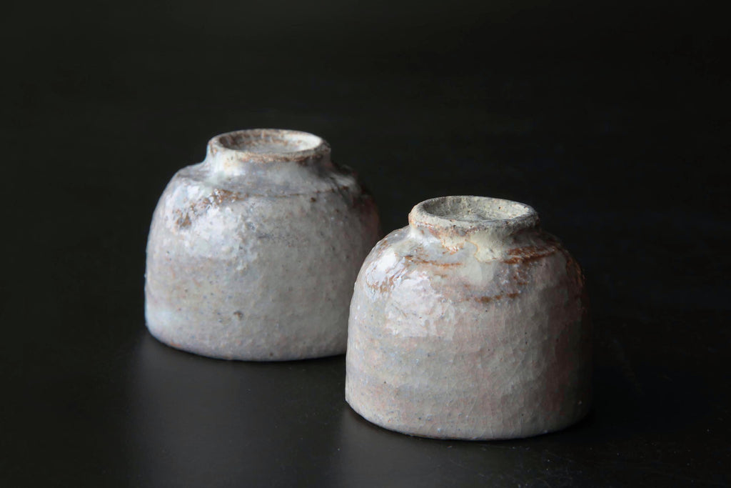 Beautiful ash glazed SAKE CUP.
This cup has a beautiful form created by a highly skilled potter.