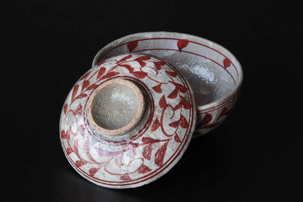 Lidded chawan bowl with red glaze drawing , Japanese pottery 