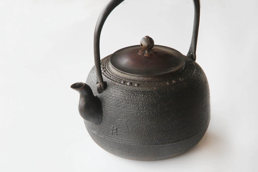 南部鉄瓶 笹葉模様 / Vintage Bamboo Leaf Tetsubin Sakura Japanese Tetsubin Unlined Nanbu Iron Water Kettle, Cherry