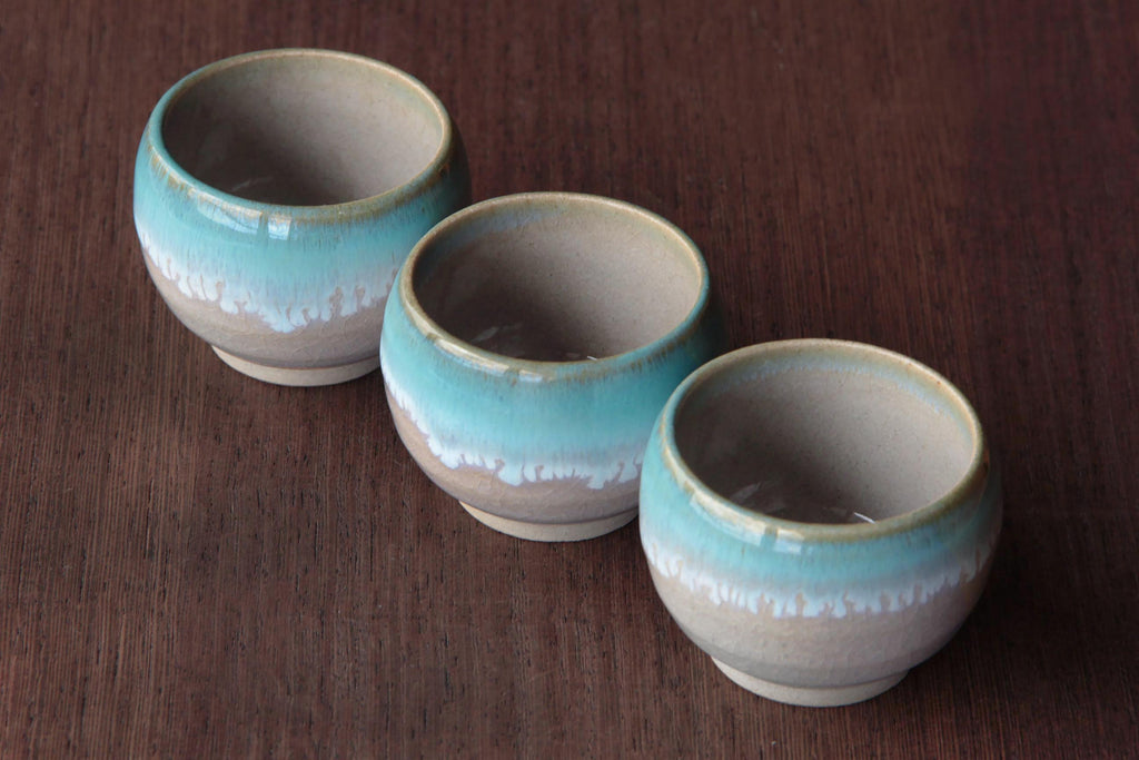 blue and green glaze round shape tea cup from Agano ware.