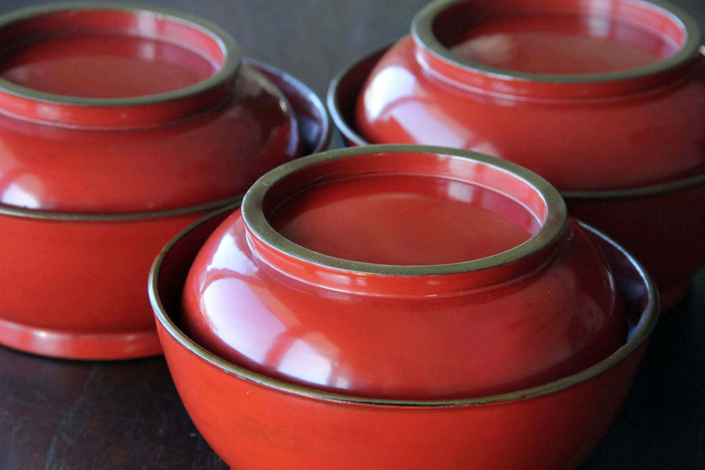 Japanese lidded soup bowl by skilled artisan. Natural Urushi lacquered wooden bowl.