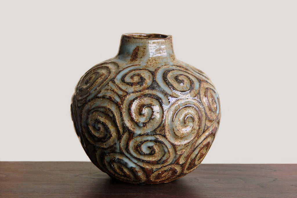 Japanese pottery artist, vase by Matajiro