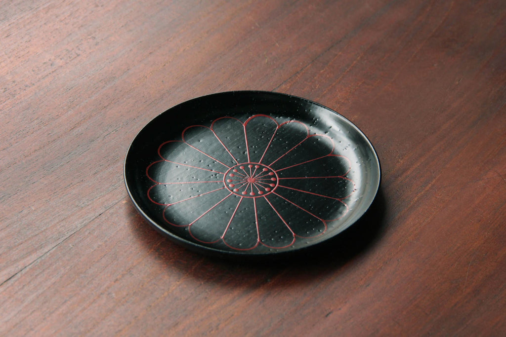 Small wooden plate with natural Urushi lacquer by Kyoto Zohiki.