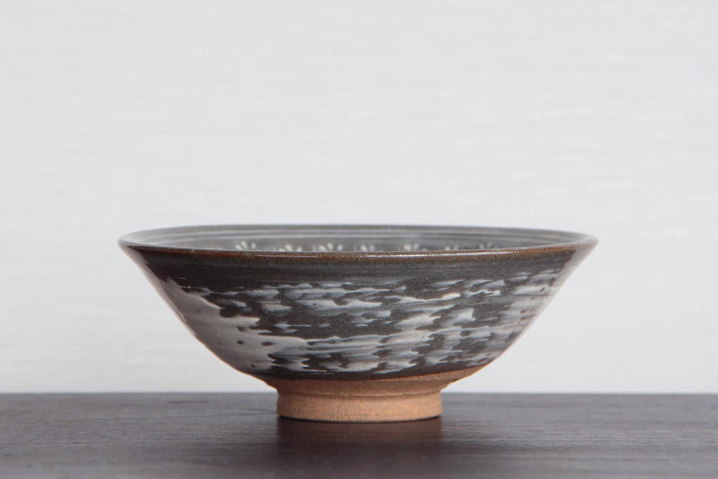 Japanese pottery, classic style bowl with stamp pattern