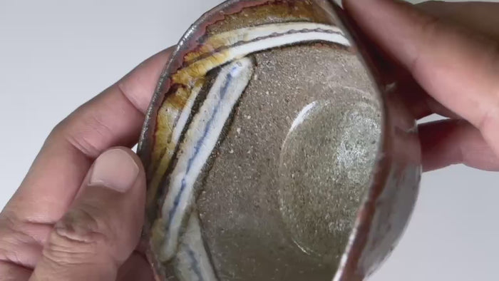Rotating and close-up video showcasing the shape, texture, and details of the Karatsu pottery bowl.