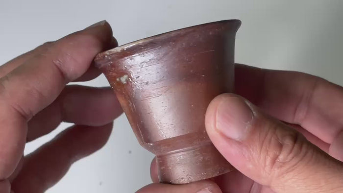 Rotating and close-up video showcasing the shape, texture, and details of the Bizen pottery cup.