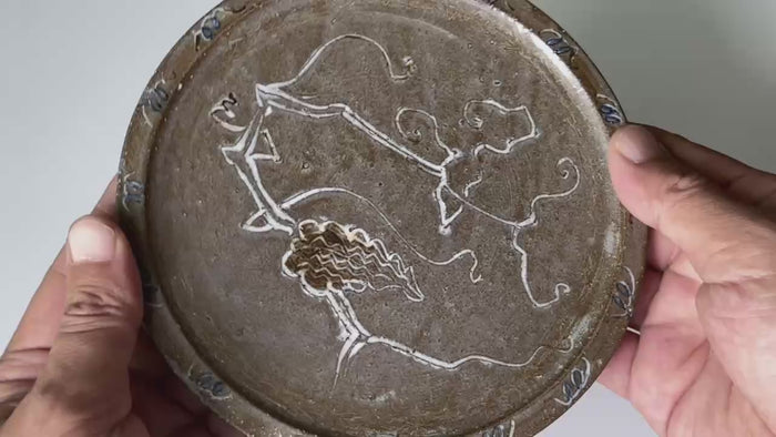 Rotating and close-up video showcasing the shape, texture, and details of the Japanese vintage plate.