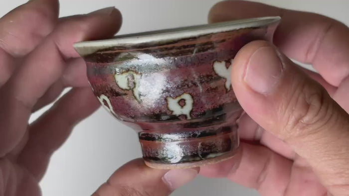 Rotating and close-up video showcasing the shape, texture, and details of the tea cup by Ono Toshiro.