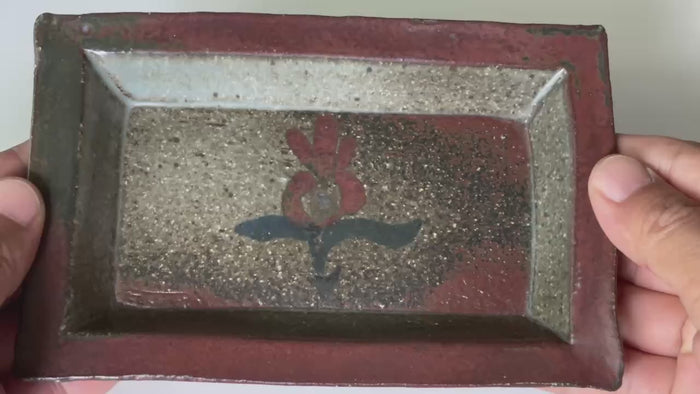 Rotating and close-up video showcasing the shape, texture, and details of the Japanese vintage plate.