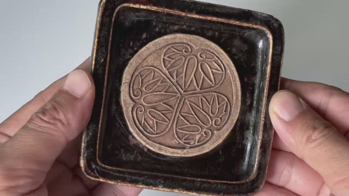 Rotating and close-up video showcasing the shape, texture, and details of the vintage small dish.