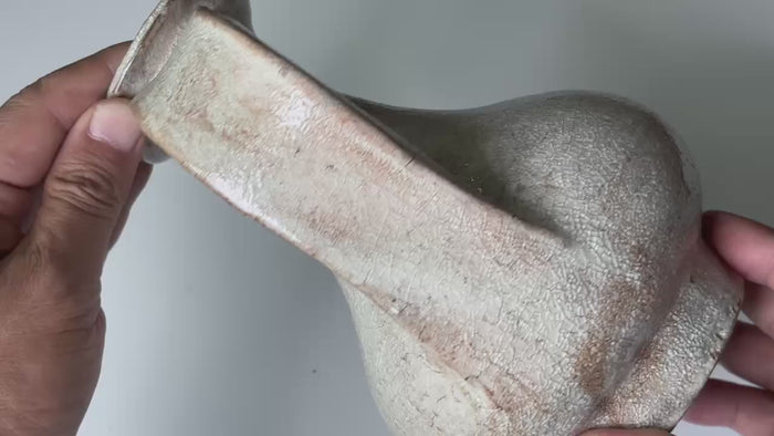 Rotating and close-up video showcasing the shape, texture, and details of the vase by Matajiro Kawamura.