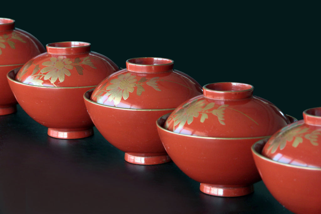 Beautiful Japanese lacquer ware with Makie drawing.