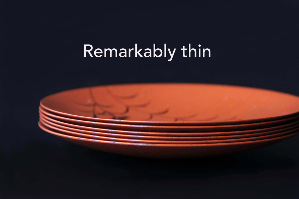 Very thin red wooden plate. Made by highly skilled Japanese craftsmen. The grain of the wood is beautiful and perfect for Japanese sweets and hors d'oeuvres.