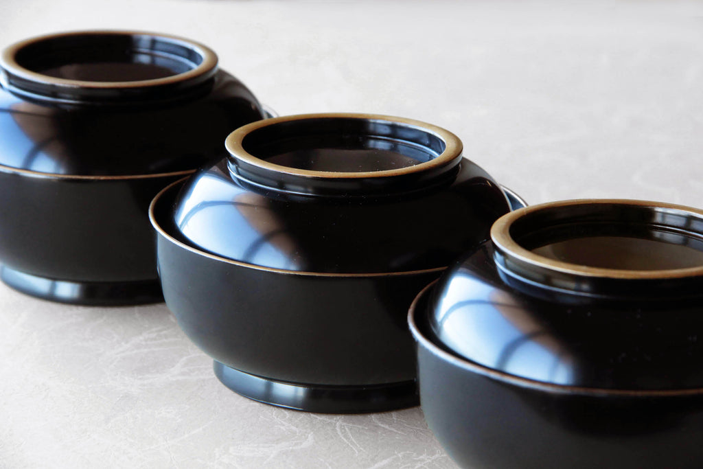 Black wooden bowl with lid. Classic Japanese tableware. With beautiful natural Urushi lacquer.