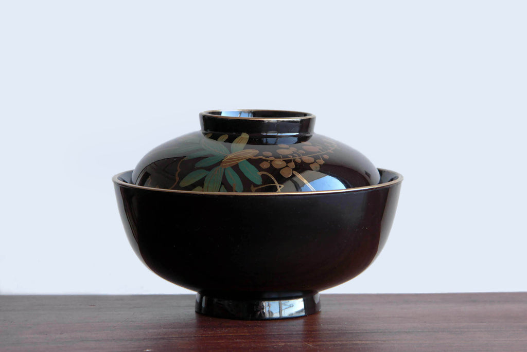 Japanese tableware. Lidded bowl with Urushi lacquer.